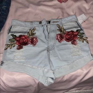 Jean shorts with flowers